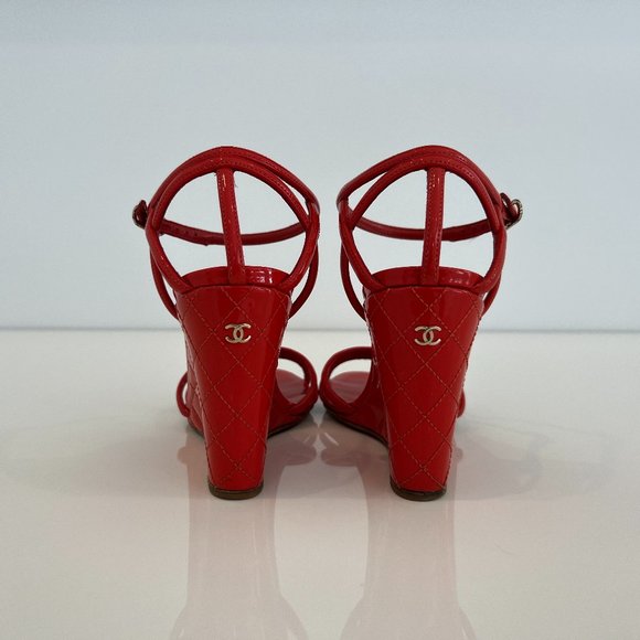 CHANEL ORANGE PATENT LEATHER WEDGE SANDALS SIZE IT 38 / US 8 - Picture 14 of 16